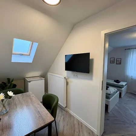Modernes 3 Fuer Monteure Mit Parkplatz In Lampertheim Apartment Niederdorla