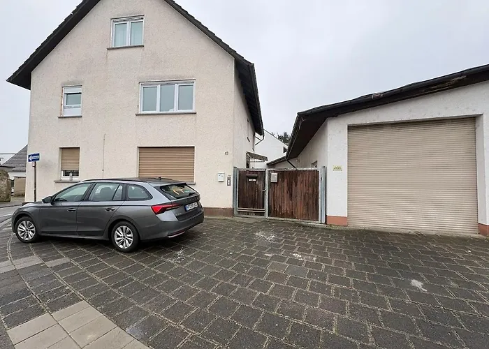 Modernes 3 Fuer Monteure Mit Parkplatz In Lampertheim Apartment Niederdorla