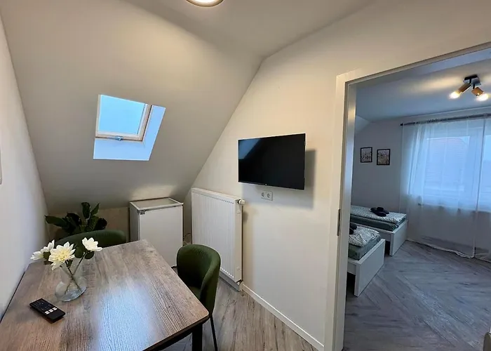 Modernes 3 Fuer Monteure Mit Parkplatz In Lampertheim Apartment Niederdorla