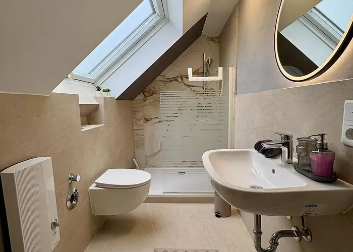 Modernes 3 Fuer Monteure Mit Parkplatz In Lampertheim Apartment