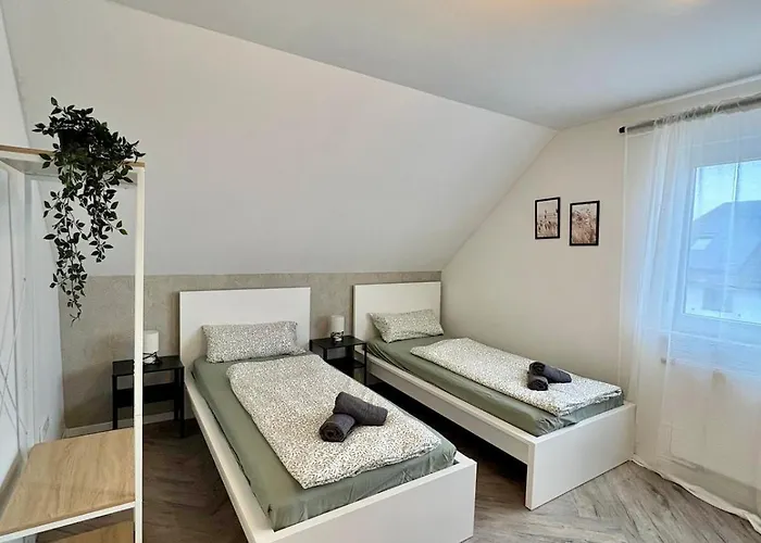 Modernes 3 Fuer Monteure Mit Parkplatz In Lampertheim Apartment Niederdorla